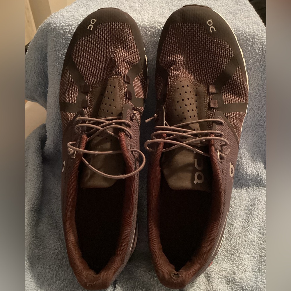 Size 9.5 - On Cloud Pebble Men’s